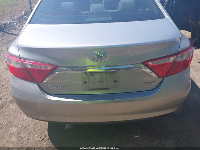 45163056 :رقم المزاد ، 4T4BF1FK4GR555429 vin ، 2016 Toyota Camry Xle مزاد بيع