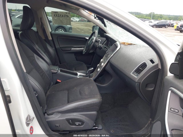 2017 Volvo Xc60 T5 მანქანა იყიდება აუქციონზე, vin: YV440MDJXH2076480, აუქციონის ნომერი: 45163233