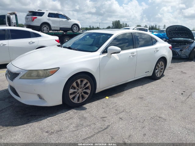 45163430 :رقم المزاد ، JTHBW1GG7D2010954 vin ، 2013 Lexus Es 300h مزاد بيع