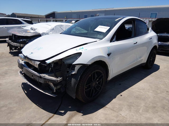 2023 Tesla Model Y Awd/long Range Dual Motor All-wheel Drive მანქანა იყიდება აუქციონზე, vin: 7SAYGDEE4PA076343, აუქციონის ნომერი: 45163445