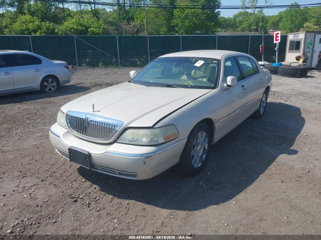 2003 Lincoln Town Car Cartier L მანქანა იყიდება აუქციონზე, vin: 1LNHM85W23Y626752, აუქციონის ნომერი: 45163481