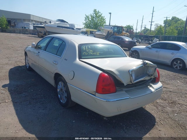 2003 Lincoln Town Car Cartier L მანქანა იყიდება აუქციონზე, vin: 1LNHM85W23Y626752, აუქციონის ნომერი: 45163481