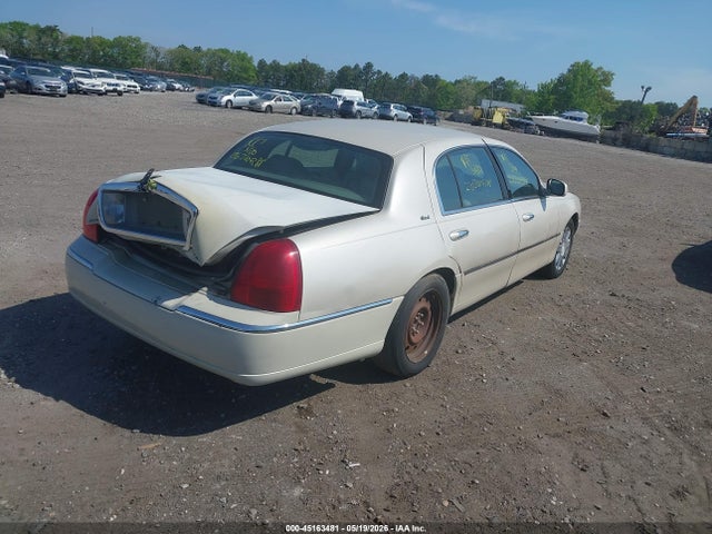 2003 Lincoln Town Car Cartier L მანქანა იყიდება აუქციონზე, vin: 1LNHM85W23Y626752, აუქციონის ნომერი: 45163481