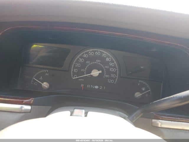 2003 Lincoln Town Car Cartier L მანქანა იყიდება აუქციონზე, vin: 1LNHM85W23Y626752, აუქციონის ნომერი: 45163481