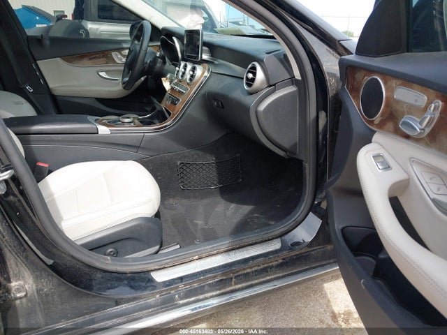 45163483 :رقم المزاد ، 55SWF4JB6HU230489 vin ، 2017 Mercedes-benz C 300 مزاد بيع