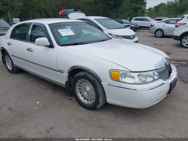 Продаж на аукціоні авто 2002 Lincoln Town Car Executive, vin: 1LNHM81W02Y611445, номер лоту: 45163689