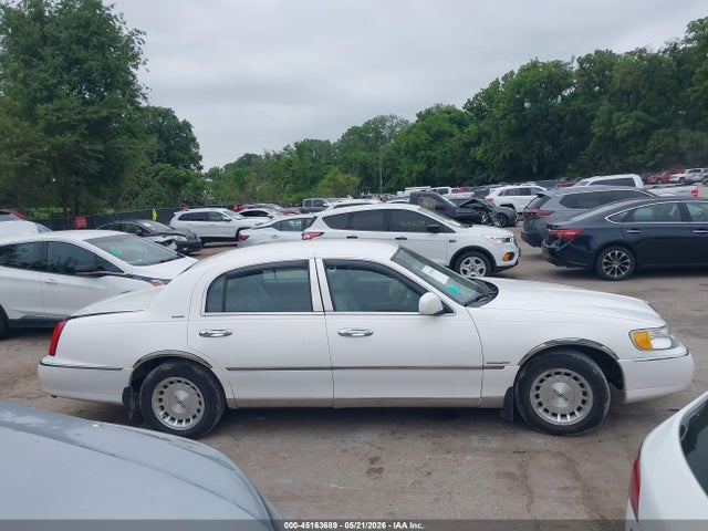 Продаж на аукціоні авто 2002 Lincoln Town Car Executive, vin: 1LNHM81W02Y611445, номер лоту: 45163689