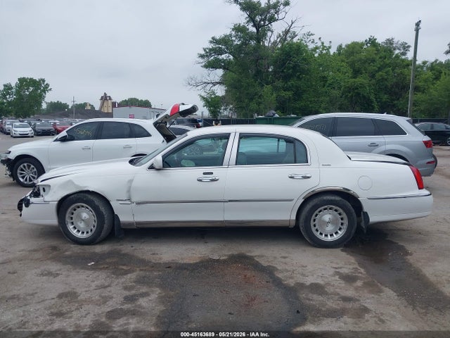 Продаж на аукціоні авто 2002 Lincoln Town Car Executive, vin: 1LNHM81W02Y611445, номер лоту: 45163689