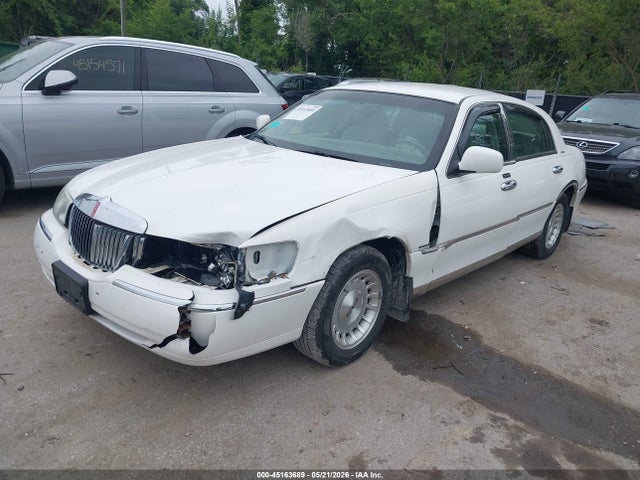 Продаж на аукціоні авто 2002 Lincoln Town Car Executive, vin: 1LNHM81W02Y611445, номер лоту: 45163689