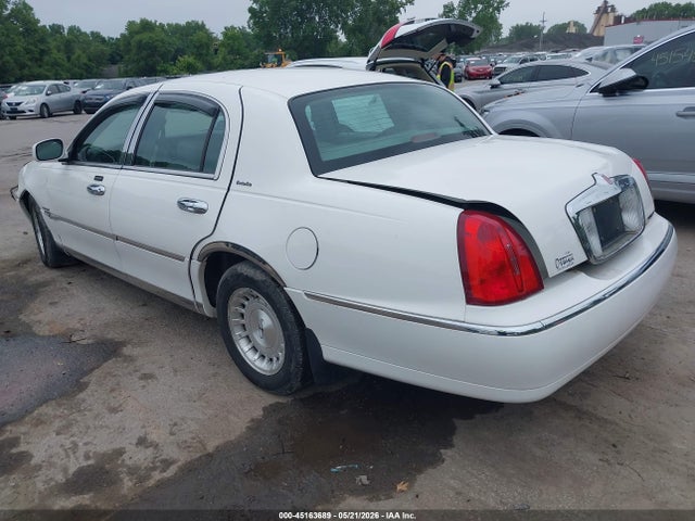 Продаж на аукціоні авто 2002 Lincoln Town Car Executive, vin: 1LNHM81W02Y611445, номер лоту: 45163689