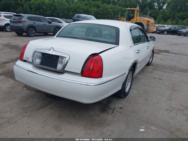 Продаж на аукціоні авто 2002 Lincoln Town Car Executive, vin: 1LNHM81W02Y611445, номер лоту: 45163689