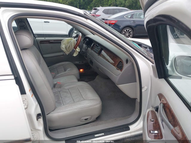 Продаж на аукціоні авто 2002 Lincoln Town Car Executive, vin: 1LNHM81W02Y611445, номер лоту: 45163689