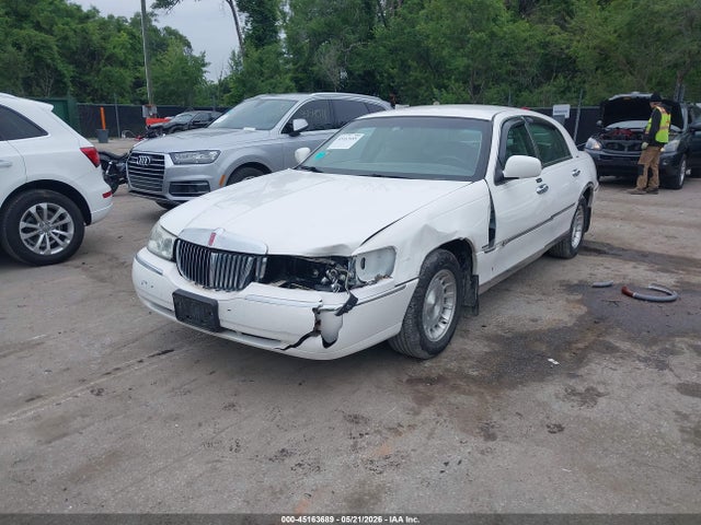 Продаж на аукціоні авто 2002 Lincoln Town Car Executive, vin: 1LNHM81W02Y611445, номер лоту: 45163689