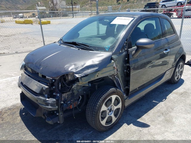 Fiat 500E BATTERY ELECTRIC 2019 3C3CFFGE3KT700430 Image 2