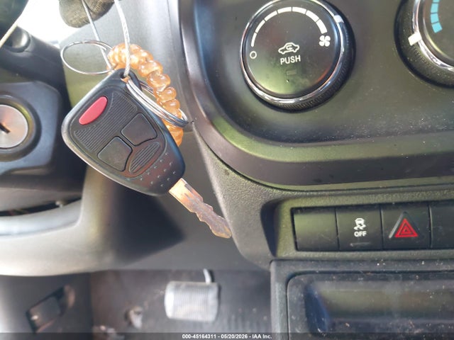 45164311 :رقم المزاد ، 1C4NJPBBXFD280974 vin ، 2015 Jeep Patriot Sport مزاد بيع