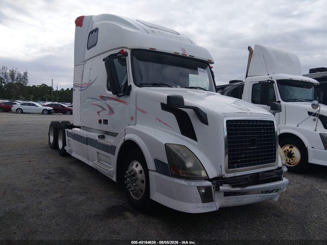 45164630 :رقم المزاد ، 4V4NC9GH56N419166 vin ، 2006 Volvo Vn Vnl مزاد بيع
