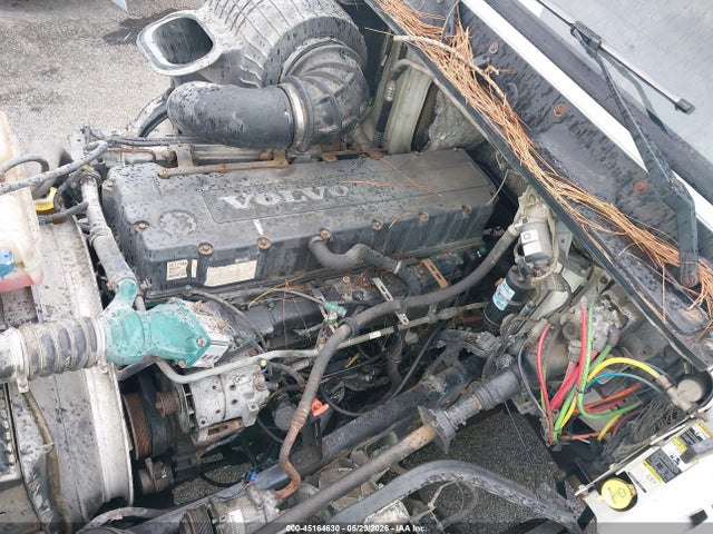 45164630 :رقم المزاد ، 4V4NC9GH56N419166 vin ، 2006 Volvo Vn Vnl مزاد بيع
