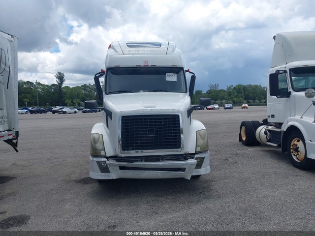 45164630 :رقم المزاد ، 4V4NC9GH56N419166 vin ، 2006 Volvo Vn Vnl مزاد بيع