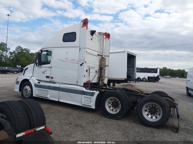 45164630 :رقم المزاد ، 4V4NC9GH56N419166 vin ، 2006 Volvo Vn Vnl مزاد بيع