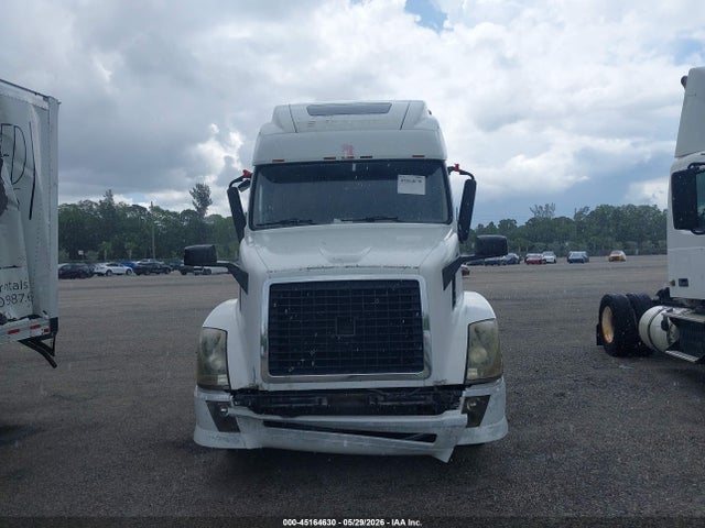 45164630 :رقم المزاد ، 4V4NC9GH56N419166 vin ، 2006 Volvo Vn Vnl مزاد بيع
