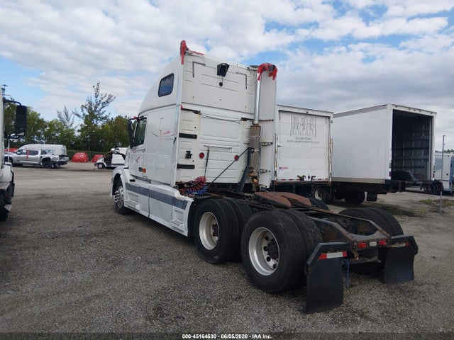 45164630 :رقم المزاد ، 4V4NC9GH56N419166 vin ، 2006 Volvo Vn Vnl مزاد بيع