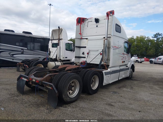 45164630 :رقم المزاد ، 4V4NC9GH56N419166 vin ، 2006 Volvo Vn Vnl مزاد بيع