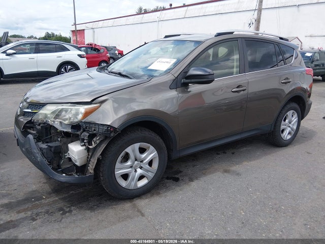 Toyota RAV4 LE 2014 JTMBFREV8ED056008 Image 2