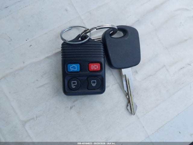 Продаж на аукціоні авто 2001 Lincoln Town Car Signature, vin: 1LNHM82W61Y732736, номер лоту: 45164923