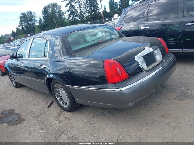 Продаж на аукціоні авто 2001 Lincoln Town Car Signature, vin: 1LNHM82W61Y732736, номер лоту: 45164923