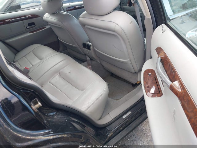 Продаж на аукціоні авто 2001 Lincoln Town Car Signature, vin: 1LNHM82W61Y732736, номер лоту: 45164923