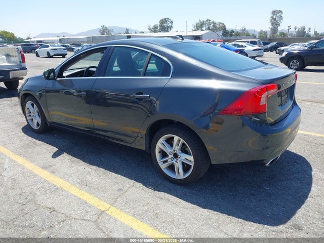 2015 Volvo S60 T5 Platinum მანქანა იყიდება აუქციონზე, vin: YV140MFM2F1344669, აუქციონის ნომერი: 45165690