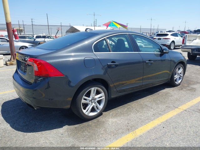 2015 Volvo S60 T5 Platinum მანქანა იყიდება აუქციონზე, vin: YV140MFM2F1344669, აუქციონის ნომერი: 45165690