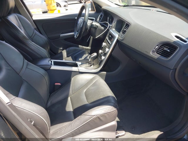 2015 Volvo S60 T5 Platinum მანქანა იყიდება აუქციონზე, vin: YV140MFM2F1344669, აუქციონის ნომერი: 45165690