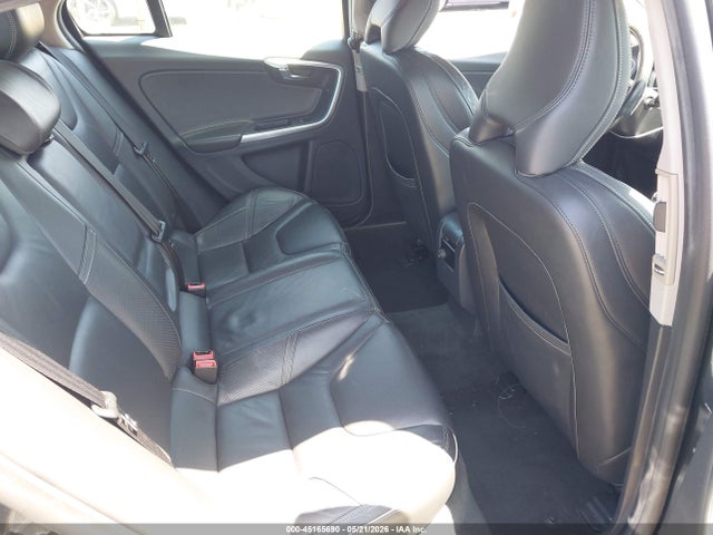 2015 Volvo S60 T5 Platinum მანქანა იყიდება აუქციონზე, vin: YV140MFM2F1344669, აუქციონის ნომერი: 45165690