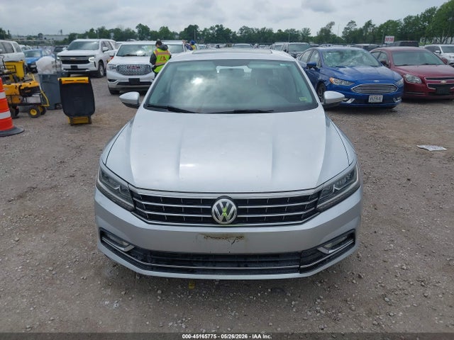 2017 Volkswagen Passat 1.8t Se მანქანა იყიდება აუქციონზე, vin: 1VWBT7A31HC000243, აუქციონის ნომერი: 45165775