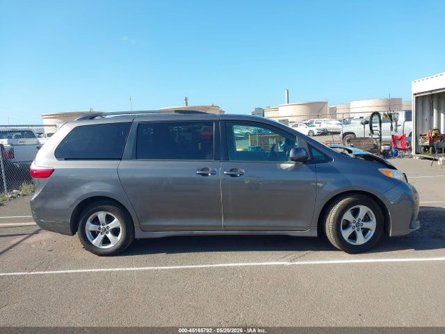 Toyota SIENNA LE 2018 5TDKZ3DC4JS901875 Image 13
