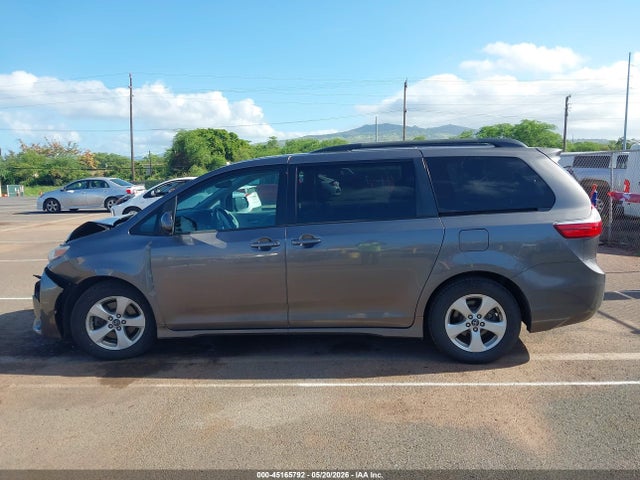 Toyota SIENNA LE 2018 5TDKZ3DC4JS901875 Image 14