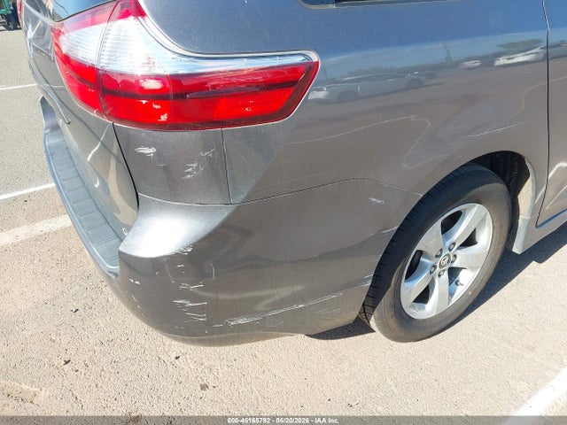 Toyota SIENNA LE 2018 5TDKZ3DC4JS901875 Image 17