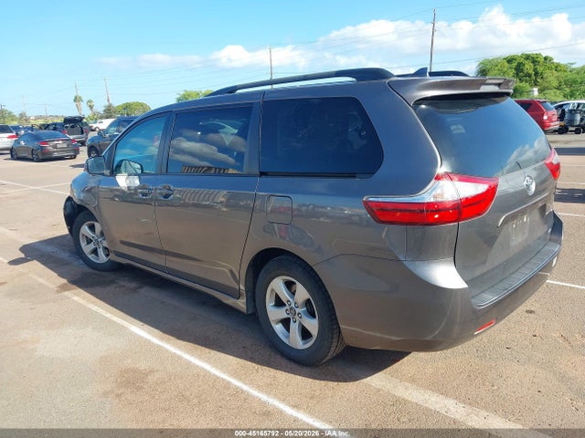 Toyota SIENNA LE 2018 5TDKZ3DC4JS901875 Image 3