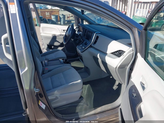 Toyota SIENNA LE 2018 5TDKZ3DC4JS901875 Image 5