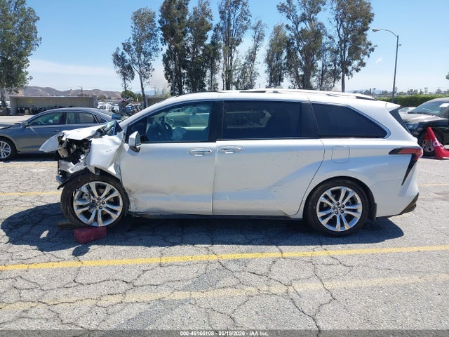 Toyota Sienna Platinum 2024 5TDERKEC3RS209317 Image 14