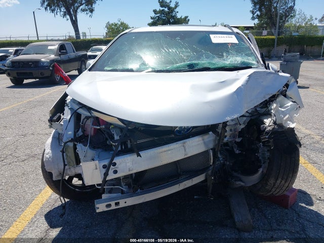 Toyota Sienna Platinum 2024 5TDERKEC3RS209317 Image 17