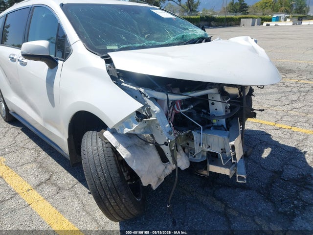 Toyota Sienna Platinum 2024 5TDERKEC3RS209317 Image 18