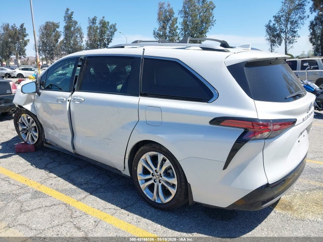 Toyota Sienna Platinum 2024 5TDERKEC3RS209317 Image 3