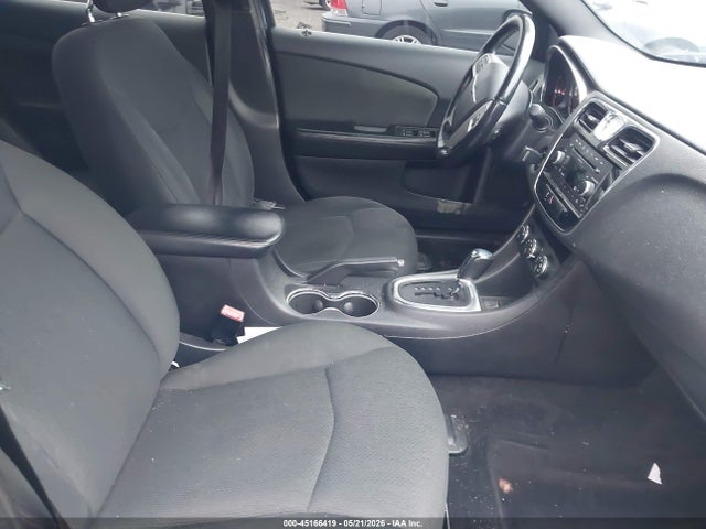 45166419 :رقم المزاد ، 1C3BC1FG4BN604638 vin ، 2011 Chrysler 200 Touring مزاد بيع