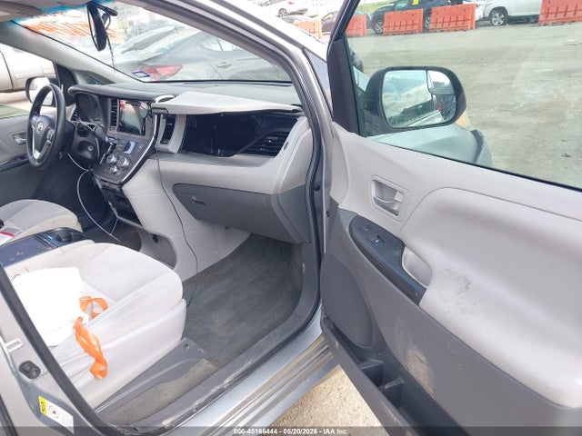 Продаж на аукціоні авто 2017 Toyota Sienna Le 8 Passenger, vin: 5TDKZ3DC8HS769794, номер лоту: 45166444