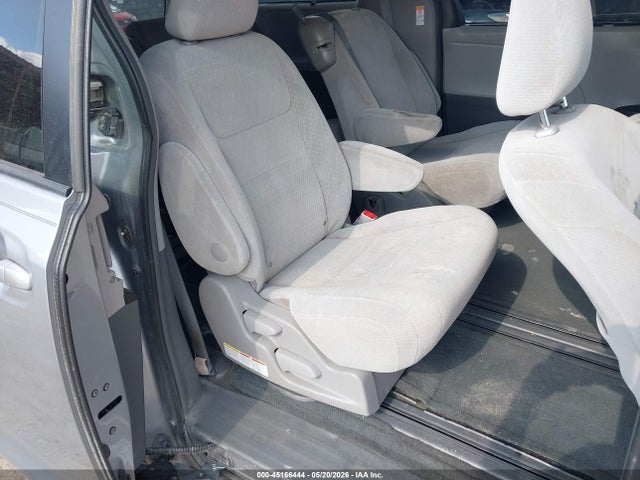 Продаж на аукціоні авто 2017 Toyota Sienna Le 8 Passenger, vin: 5TDKZ3DC8HS769794, номер лоту: 45166444
