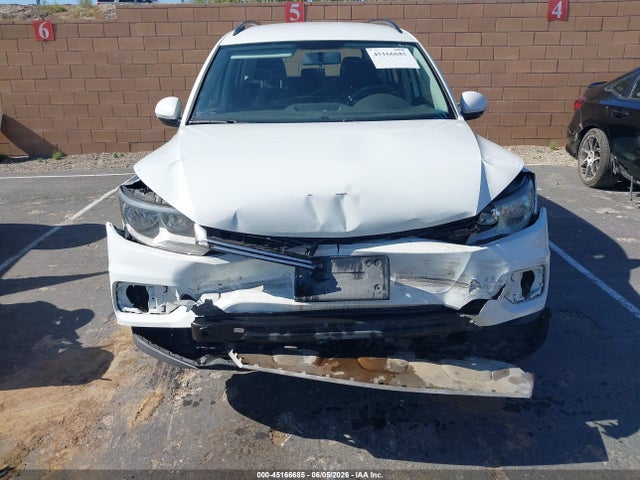 WVGAV7AX4JK005911 Volkswagen Tiguan Limited 2.0t