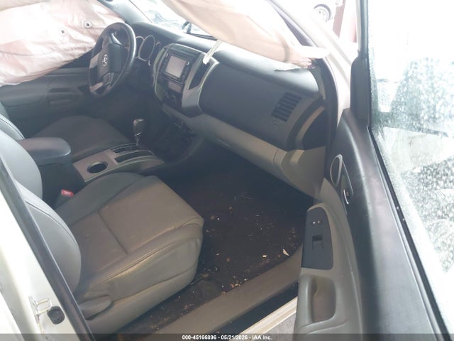 45166896 :رقم المزاد ، 5TFLU4EN6FX115229 vin ، 2015 Toyota Tacoma Base V6 مزاد بيع