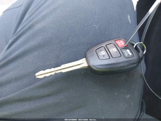 45166989 :رقم المزاد ، 4T1BF1FKXHU781860 vin ، 2017 Toyota Camry Le مزاد بيع